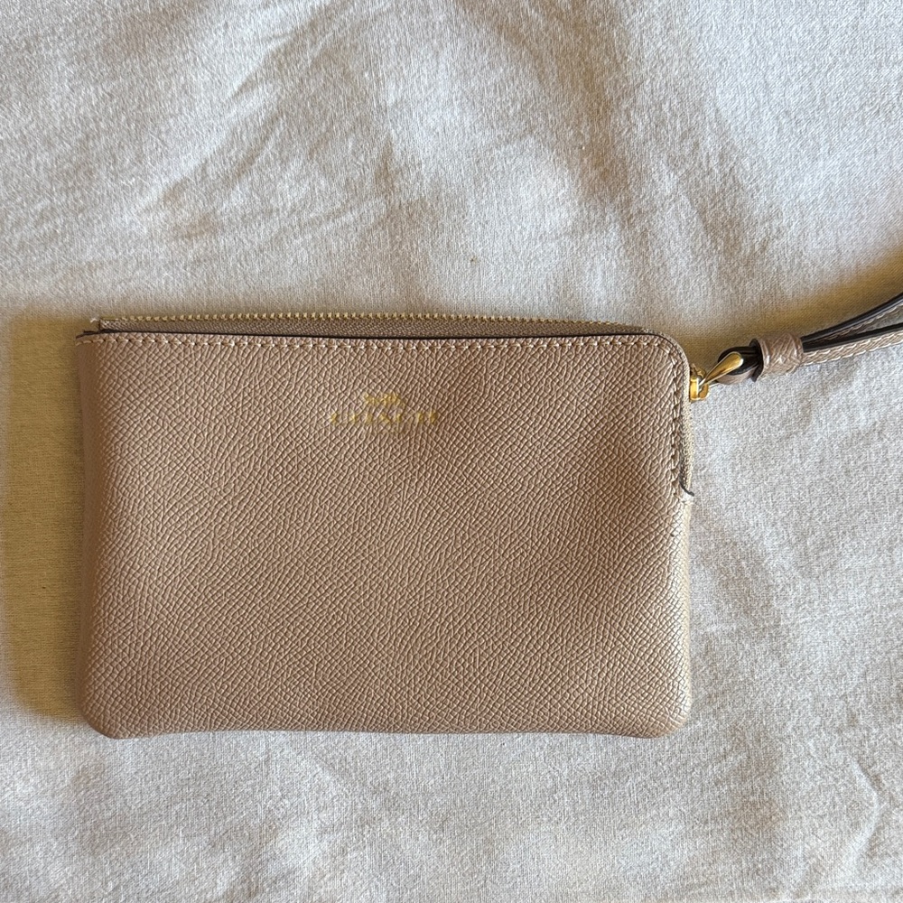 Elegant Tan Leather Wristlet
